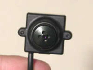 Verborgen kleurencamera in knoop (met microfoon)